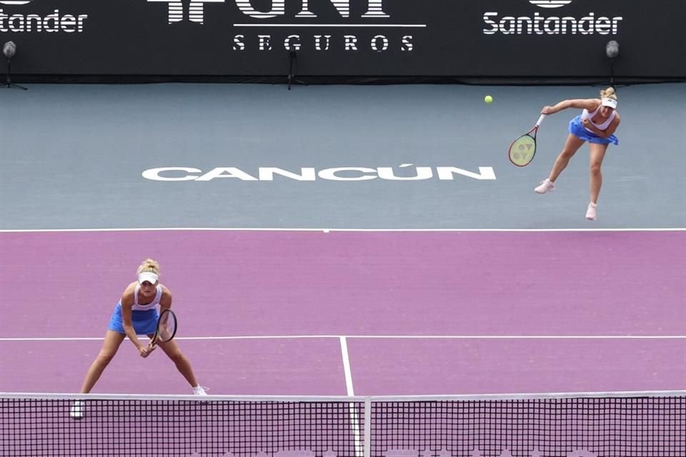 La dupla integrada por la canadiense Gabriela Dabrowski y la neozelandesa Erin Routliffe logró su segunda victoria en la fase de grupos de la GNP Seguros WTA Finals Cancún 2023.