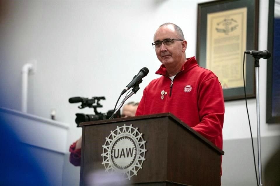 Shawn Fain, presidente del UAW, dijo que esfuerzos pasados de organizar al fabricante de vehículos eléctricos Tesla fracasaron debido a la corrupción del sindicato, la comodidad con los jefes y los malos contratos.