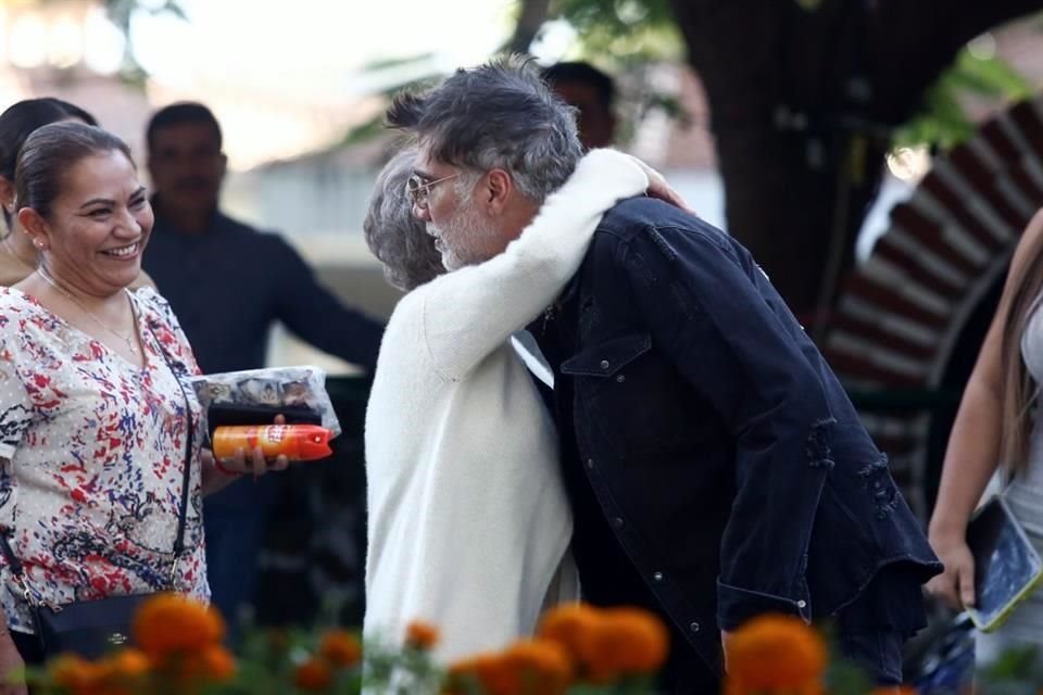 Alejandro Fernández y su madre, Cuquita Abarca.
