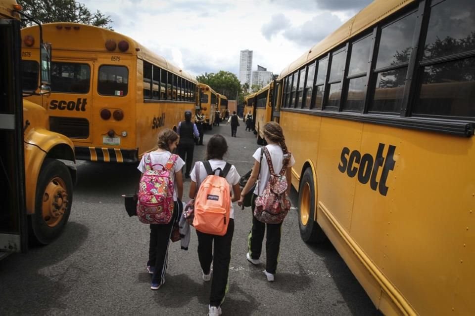 Aclara Setran que por ley son los colegios privados los que deben ofrecer transporte para sus estudiantes y los padres decidir su uso.