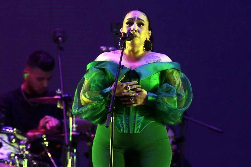 La cantante nacida en Tecate en 1986 se presentó en el Auditorio Benito Juárez, en el marco de las Fiestas de Octubre.