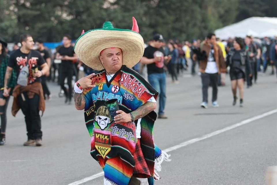 Los fans demuestran su pasión por el rock de una manera muuuy original.