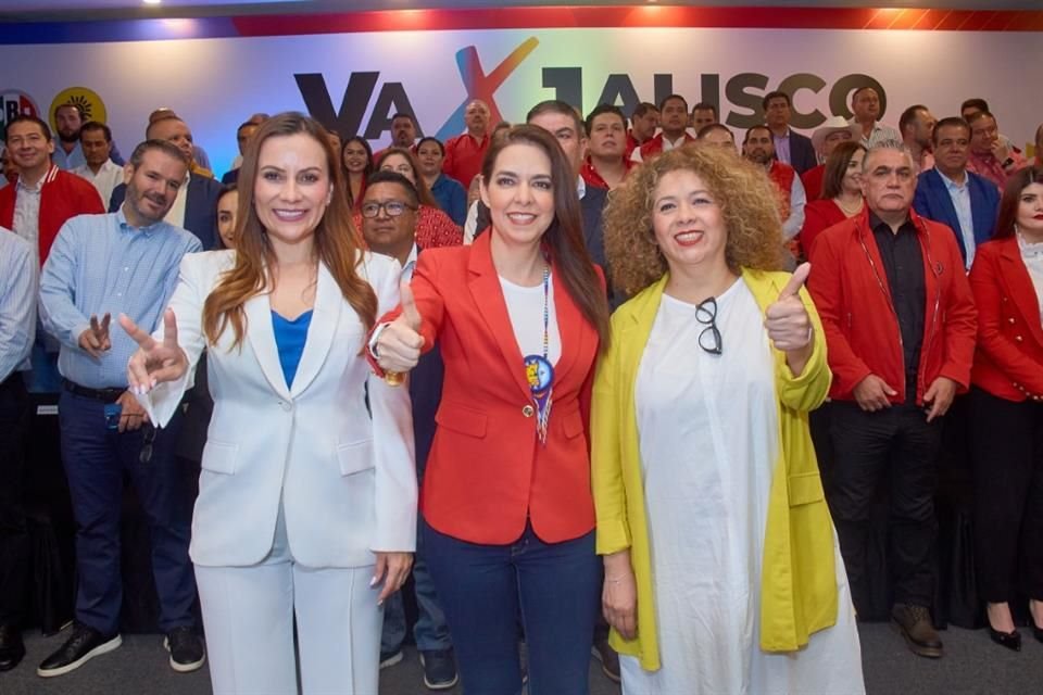 Diana González, Laura Haro y Natalia Juárez, del Frente Amplio por México.
