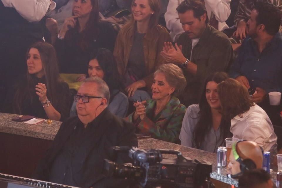 Alexia Hernández, Karla Laveaga, Cuquita Abarca y América Ferández estuvieron en primera fila.