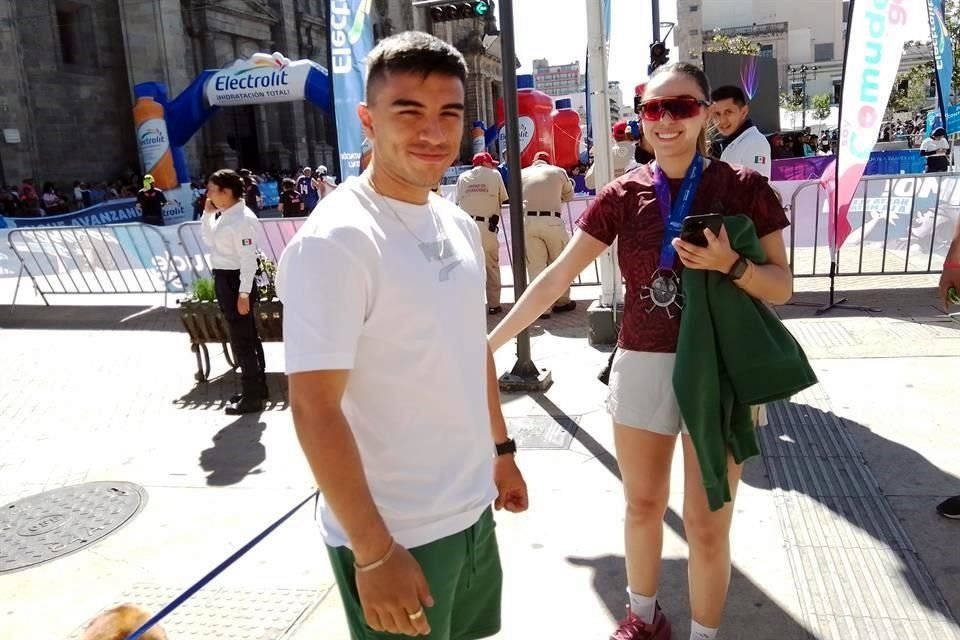 El 'Nene' Beltrán acudió a apoyar a su novia al Maratón.