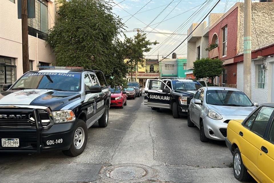 Los asaltantes tomaron pertenencias de las víctimas en su presencia.