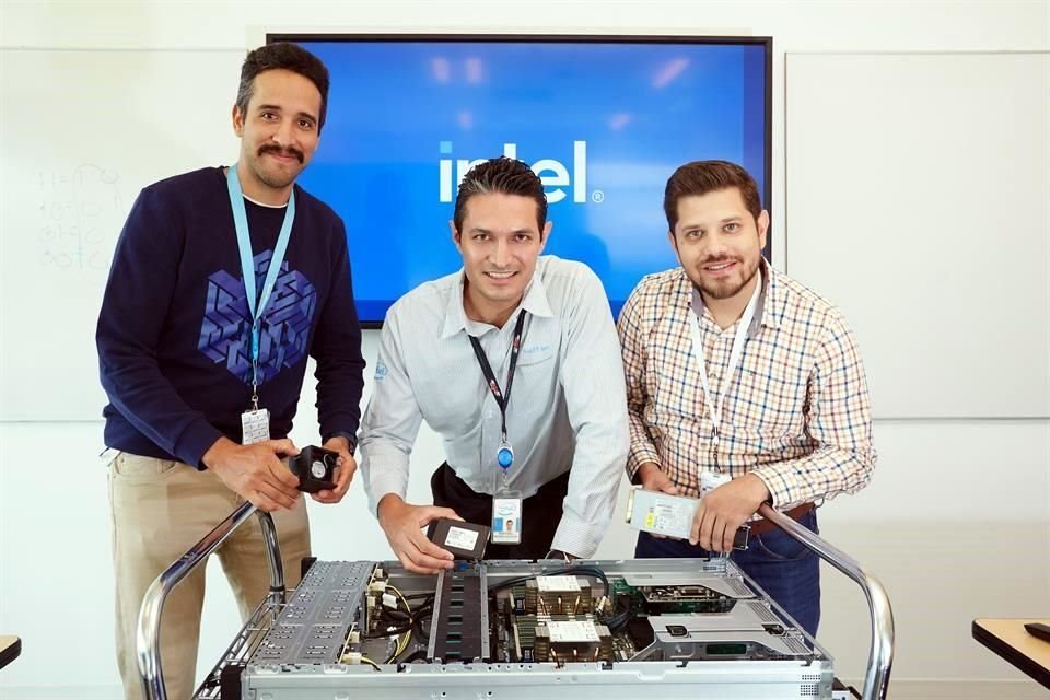 La supercomputadora Aurora está compuesta por 10 mil 624 nodos computacionales y 21 mil 248 procesadores.