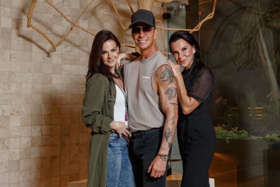 Alix Bauer, Erik Rubín y Mariana Garza, protagonistas de Vaselina, visitaron Guadalajara.
