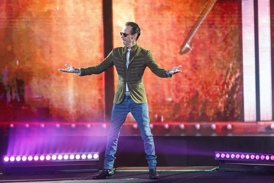 Como parte de su Viviendo Tour en México, Marc Anthony hizo una parada en Guadalajara con un sold out en el Auditorio Telmex.