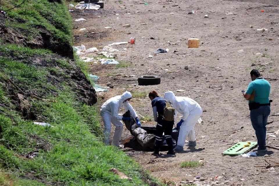 El cuerpo fue hallado en el fondo del canal, cerca de la Calle Invierno y Acueducto.