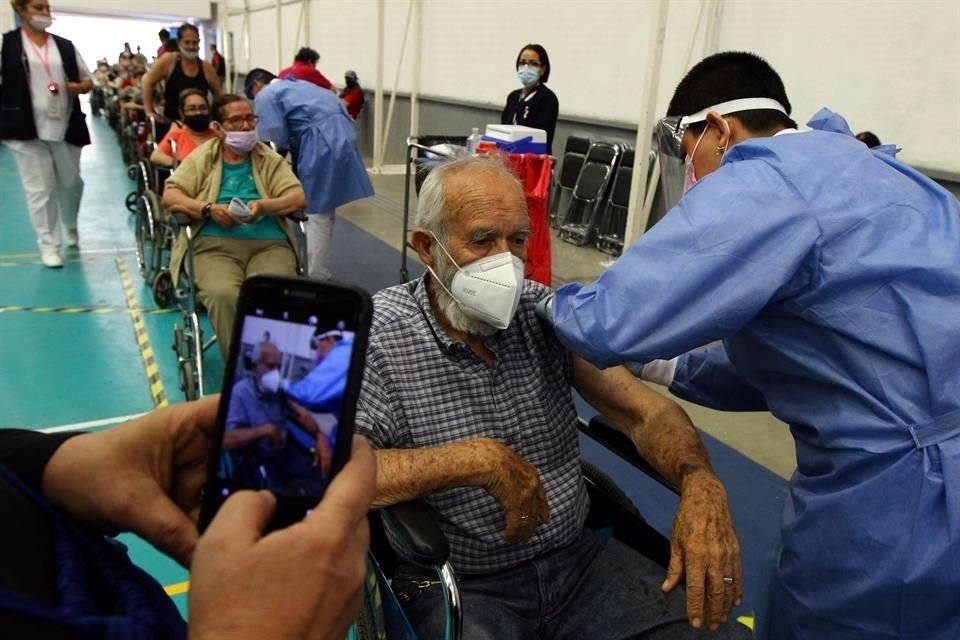 La aplicacin de la segunda dosis de la vacuna contra el SARS-CoV-2 iniciar el 6 de abril en Puerto Vallarta.
