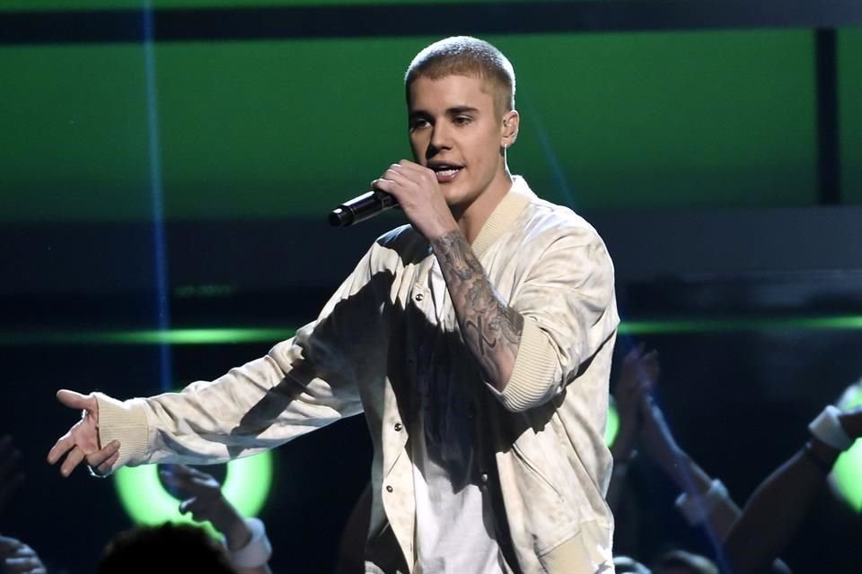 Justin Bieber publica por sorpresa el disco 'Freedom' con 6 temas inéditos.