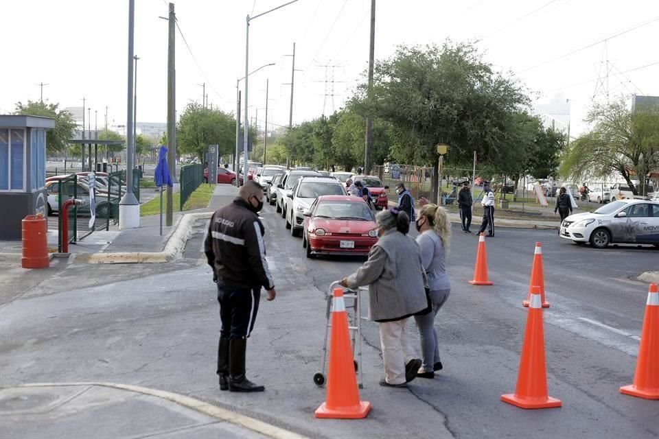 En el módulo de Paseo La Fe los adultos mayores aseguran que el proceso de vacunación es ágil.