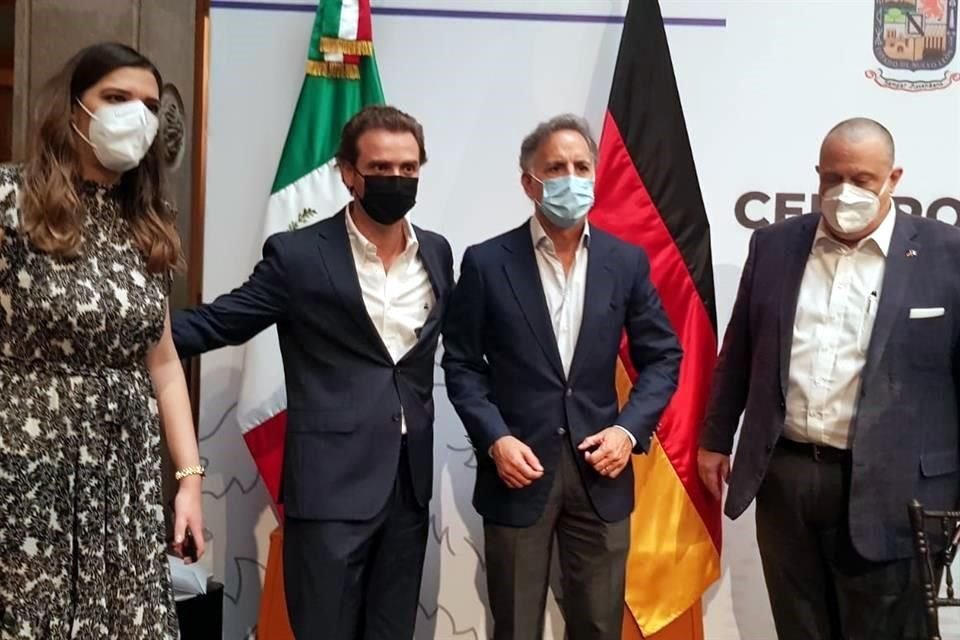 Anabell Flores, de Sedet; Jorge Stahl, del municipio de Guadalupe; Sergio Argüelles, de Finsa, y Fritz Eisele Thurau, Cónsul de Alemania en NL.