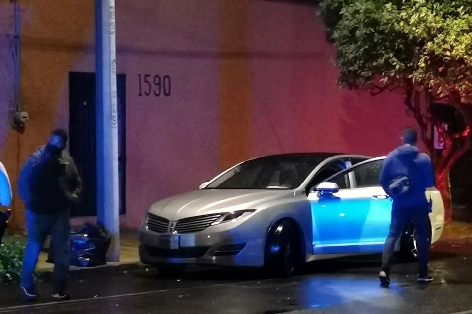 De dos balazos fue asesinado un hombre sobre un coche Cadillac de modelo reciente en la Colonia La Penal durante la noche de este viernes.