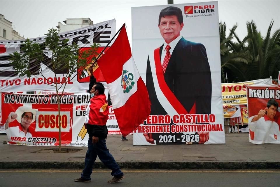 Simpatizantes de Pedro Castillo han acampado desde hace más de 15 días en los exteriores del Jurado Nacional de Elecciones.