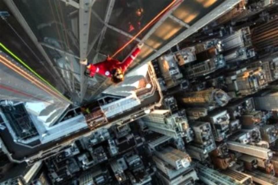 El actor y cantante escaló el Empire State Building para promocionar su próximo tour mundial 'Seasons'.