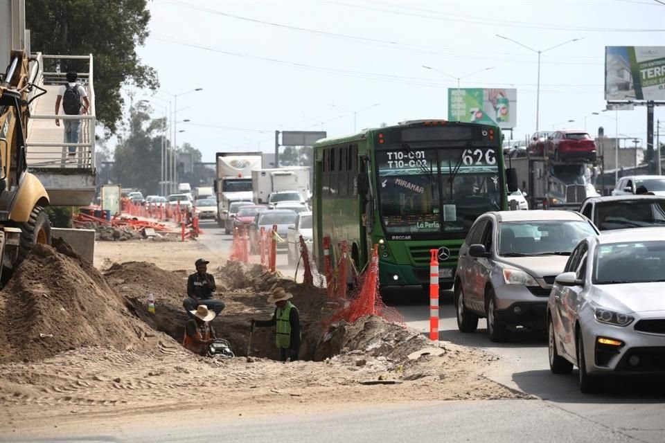Señalan que rutas de transporte público prefieren salirse de su derrotero para evitar el tráfico en Periférico y Mariano Otero.