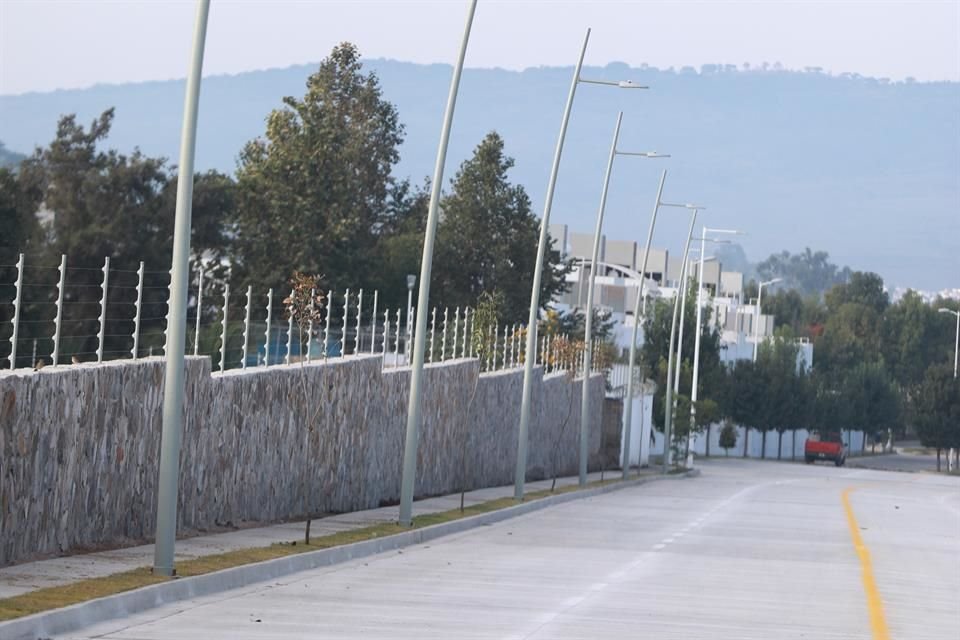 Se rehabilitaron las vialidades Enrique Limón Díaz, Jesús Aguilar y Camino Antiguo a San Isidro Mazatepec para conectarlas con Bulevar Bosques de Santa Anita.