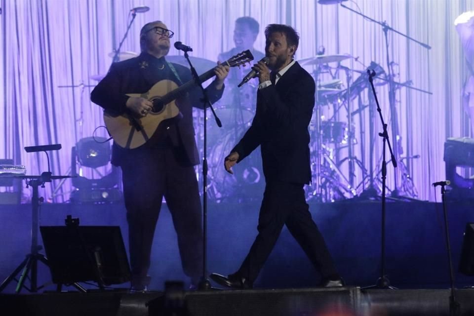 Además de sus éxitos, Sin Bandera presentó material de su álbum más reciente, 'Frecuencia'.
