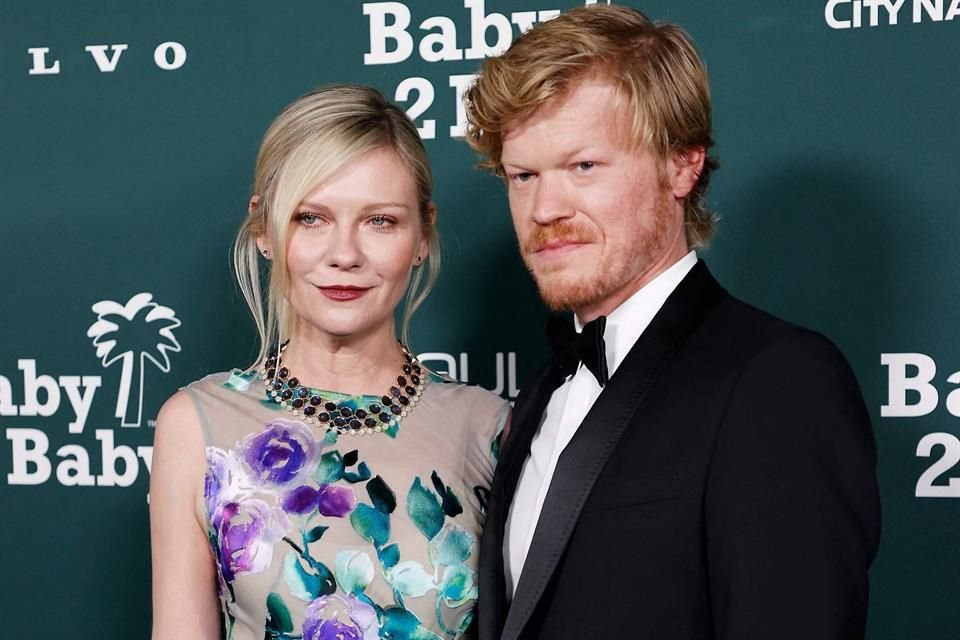 Kirsten Dunst y su esposo, el actor Jesse Plemons llegaron a la gala.