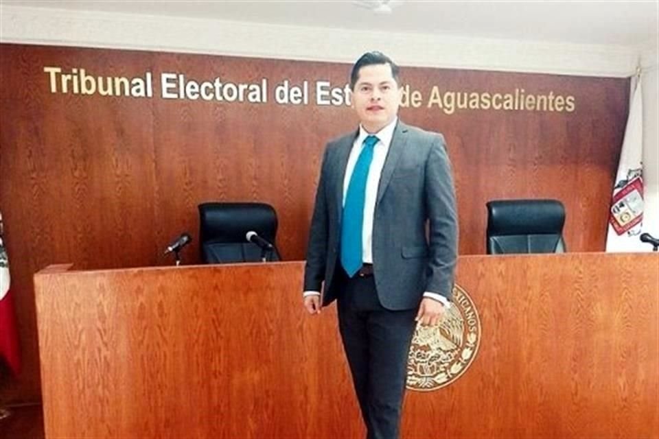 Baena Saucedo fue elegido en octubre de 2022 como el primer Magistrade no binario del Tribunal Electoral del Estado de Aguascalientes.