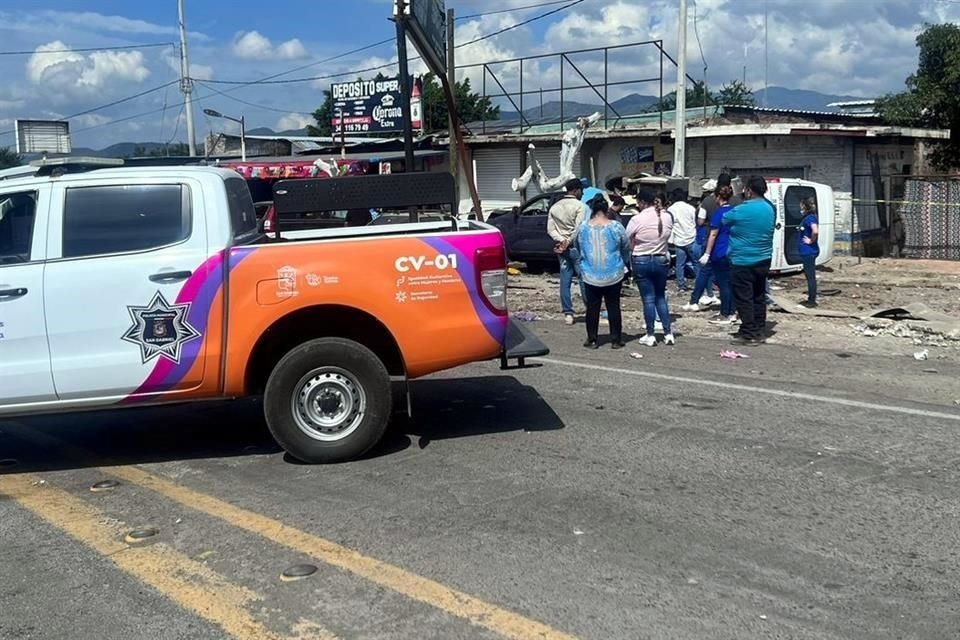 El percance que dejó cuatro fallecidos ocurrió cuando una unidad de transporte público que se dirigía desde Ciudad Guzmán a El Grullo.