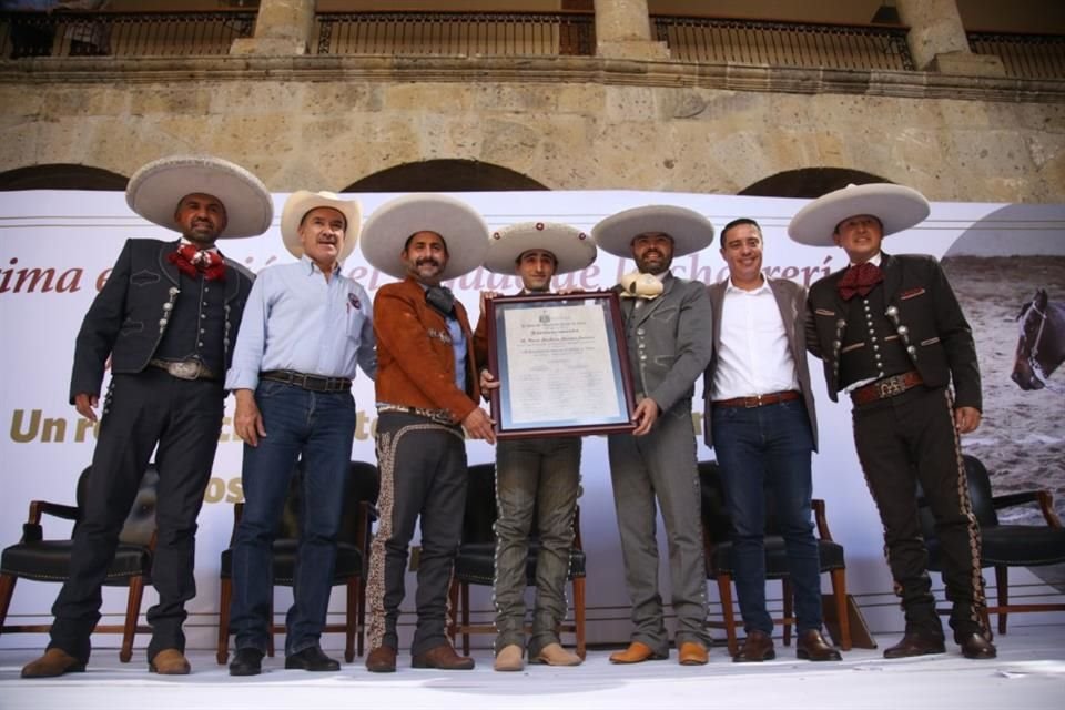 Por su trayectoria y aportaciones a la charrería, José Andrés Aceves 'El Chiringas' fue reconocido por el Congreso de Jalisco.