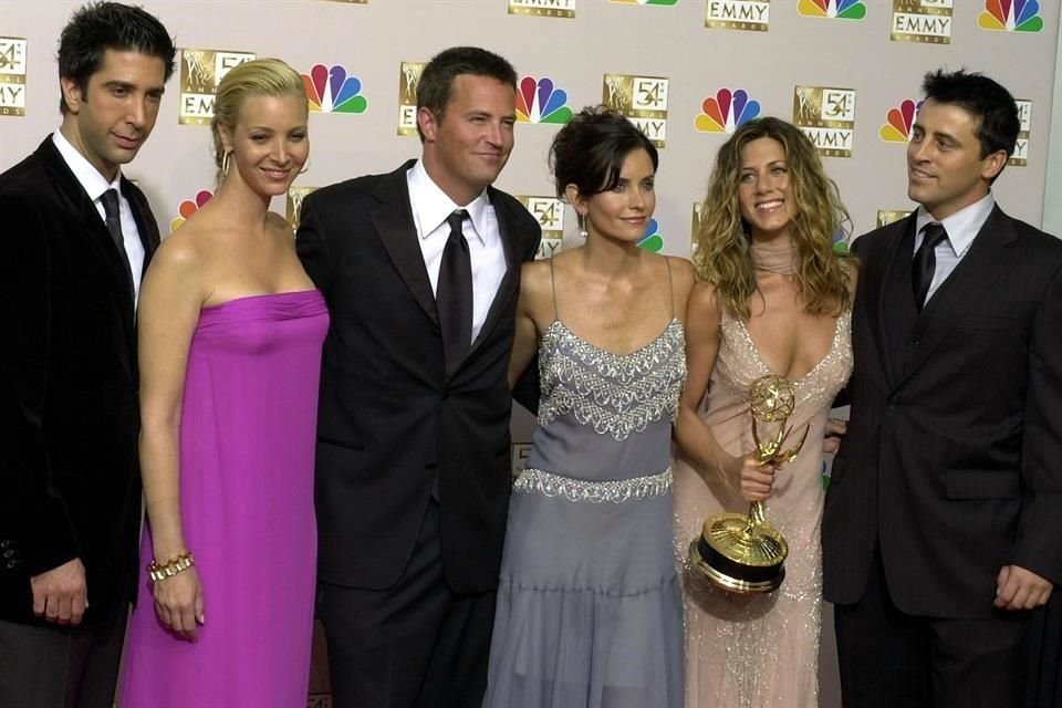 Lisa Kudrow agradece a Matthew Perry por su gracia y amor.