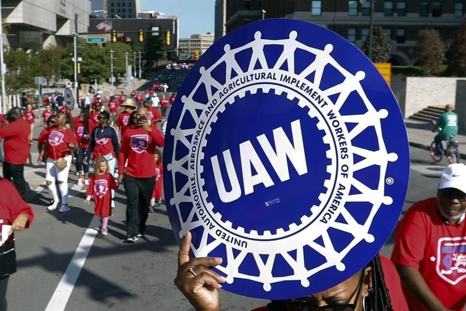 Aunque el UAW no ha anunciado formalmente la ratificación, marcaría la primera aprobación de un acuerdo, que se extiende hasta abril de 2028.