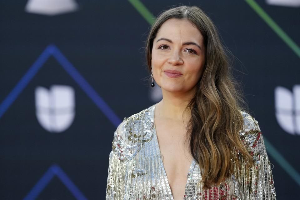 Natalia Lafourcade obtuvo dos Latin Grammy por su álbum y tema 'De Todas las Flores'.