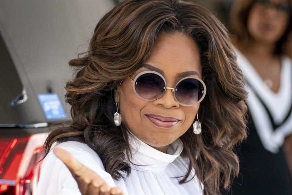 Oprah Winfrey comentó que cuando fue anunciada la primera adaptación del libro 'El Color Púrpura', deseaba poder aparecer en la cinta; debido al significado que tenía para ella.