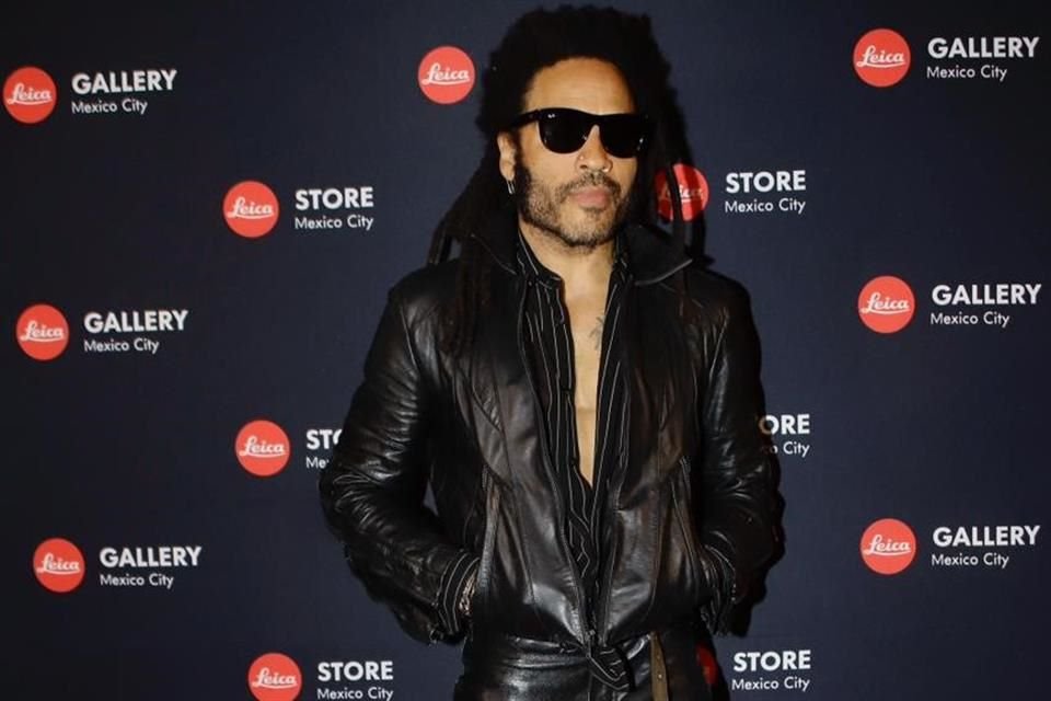 El cantante Lenny Kravitz fue el invitado de honor para la inauguración de la galería de la marca de equipo fotográfico Leica, en Polanco.