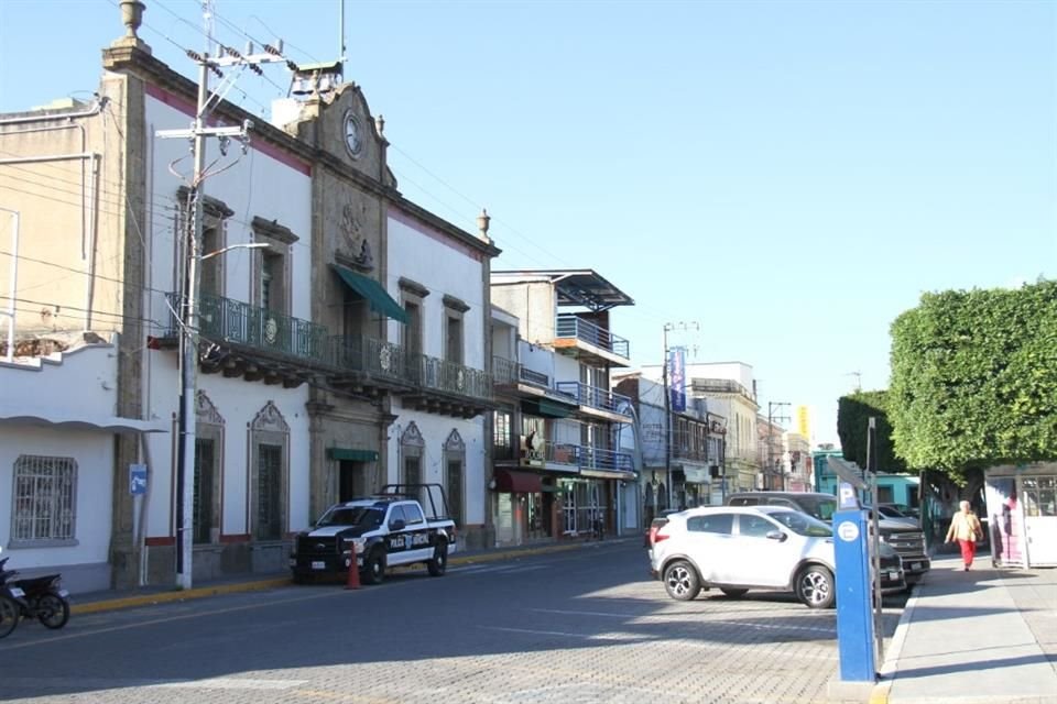 Debido al enfrentamiento y bloqueos en Ocotlán, autoridades decidieron suspender el desfile de 20 de noviembre.