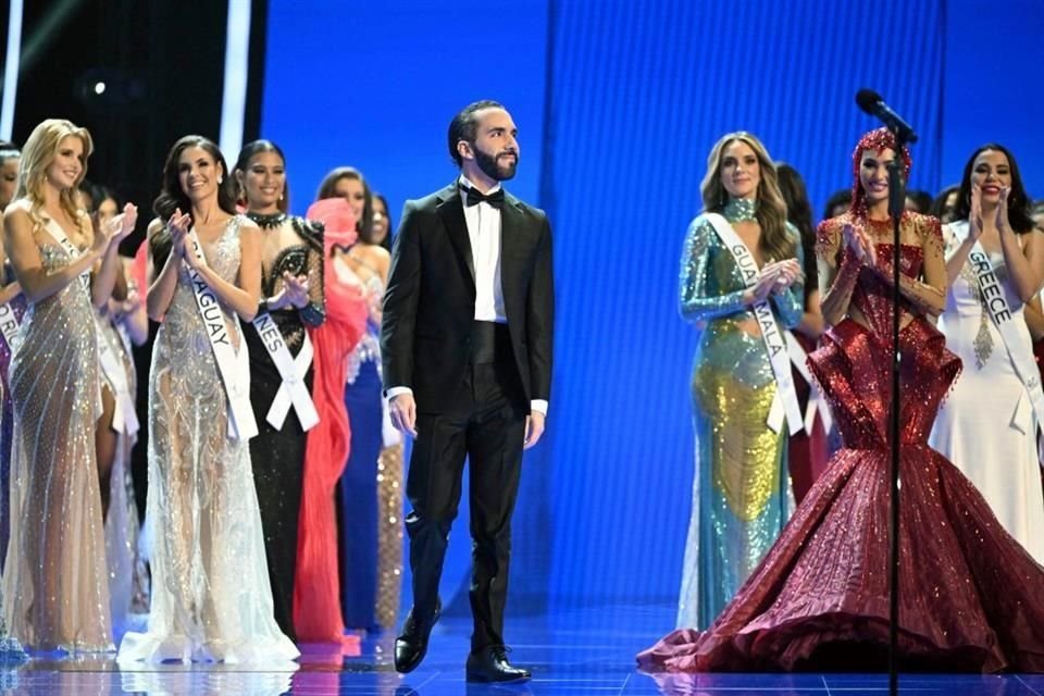 El presidente de El Salvador, Nayib Bukele, asistió a la ceremonia de coronación.