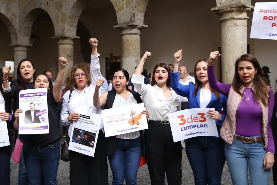Representantes del PAN, PRI y PRD, y de la agrupación feminista Paritaristas, exigieron ante el Congreso frenar la candidatura que pretende para la Alcaldía de Zapotlanejo el emecista Héctor Álvarez.