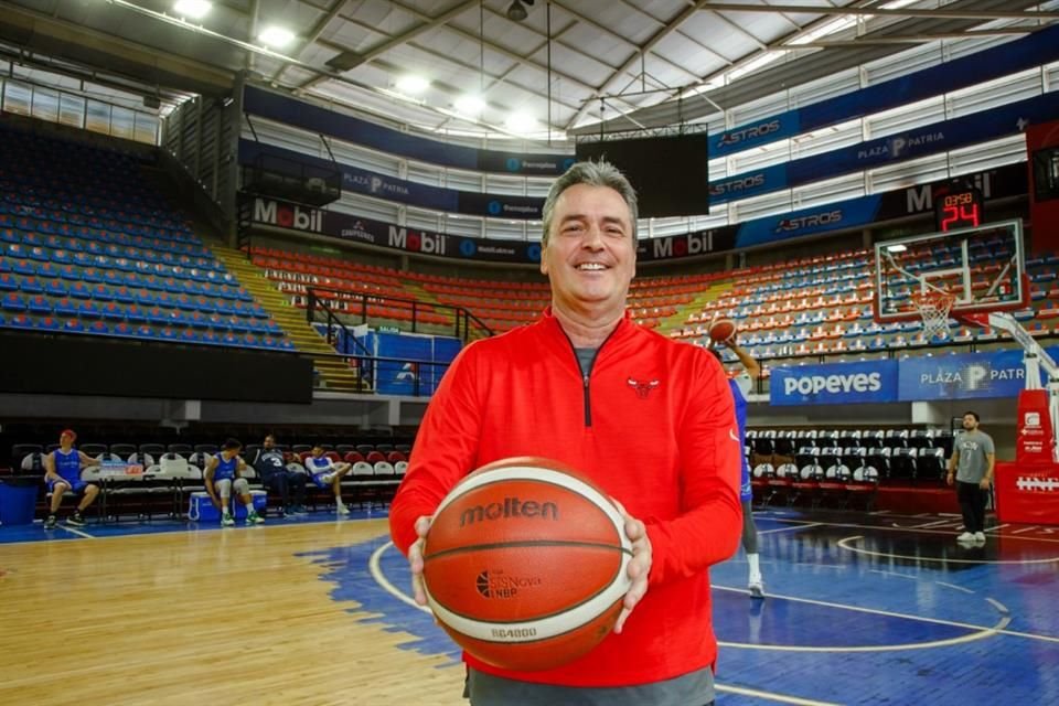 Sergio Valdeolmillos, entrenador de los Astros de Jalisco.