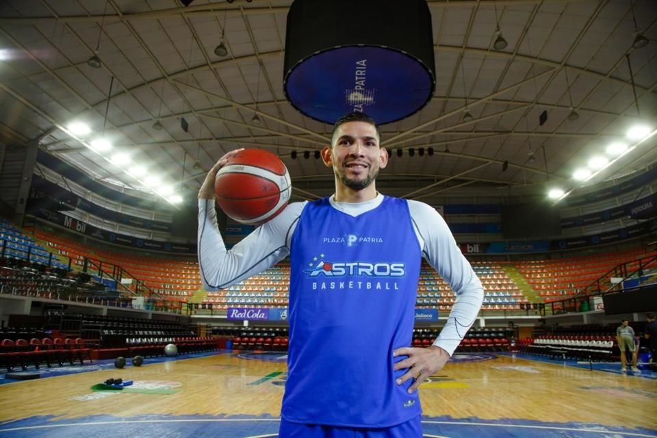 Karim Rodríguez, durante entrenamiento de los Astros de Jalisco.