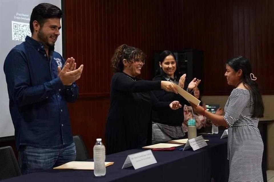 Los promotores ambientales recibieron capacitación en residuos, deforestación, cambio climático.