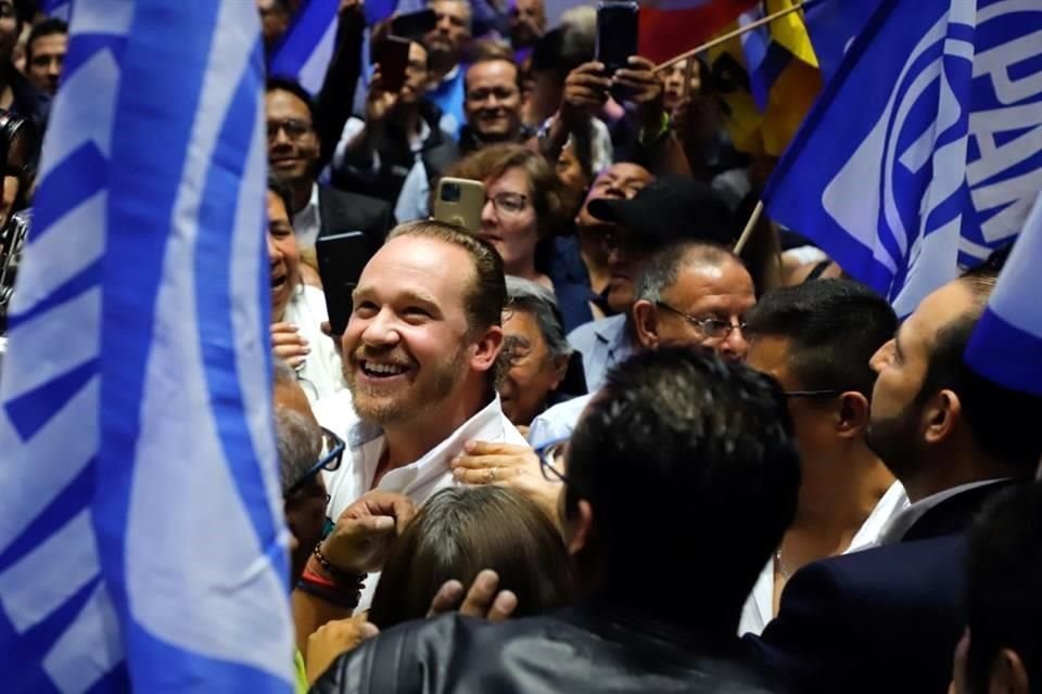 Las dirigencias nacionales del PRI, PAN y PRD acordaron que Santiago Taboada será el candidato para buscar la Jefatura de Gobierno de la CDMX en 2024.