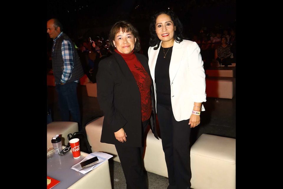 Dra. Mónica Porres, Rectora Institucional de la UVM, e Elizabeth Trujillo, Directora Ejecutiva de Operaciones en Campus de UVM
