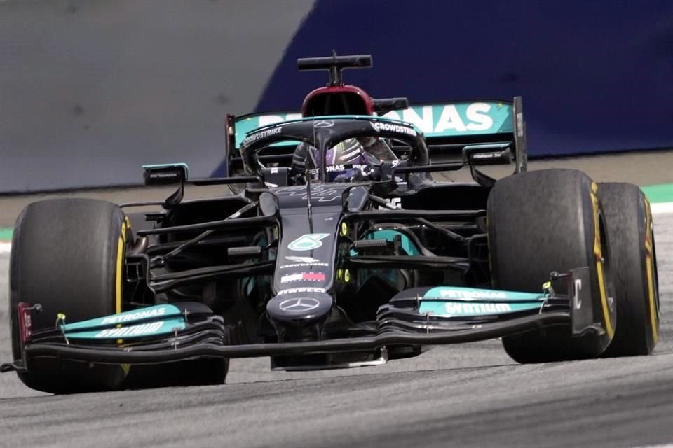 Lewis Hamilton se sinceró y aceptó que no pudo con el ritmo de Max Verstappen.