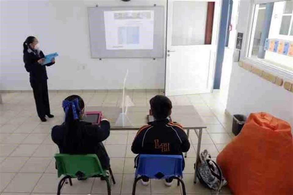 Expertos en salud urgieron a garantizar ventanas abiertas en centros educativos.