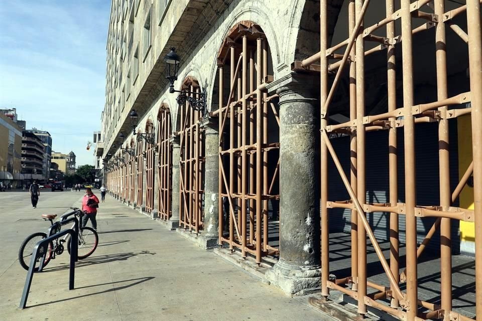 Los comerciantes ubicados en la planta baja del Edificio Plaza ya fueron desalojados, tal como le ocurrió a los huéspedes del Hotel One.