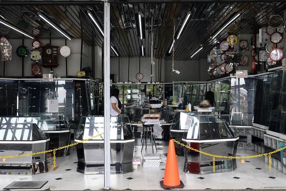 Los comerciantes ubicados en la planta baja del Edificio Plaza ya fueron desalojados, tal como le ocurrió a los huéspedes del Hotel One.