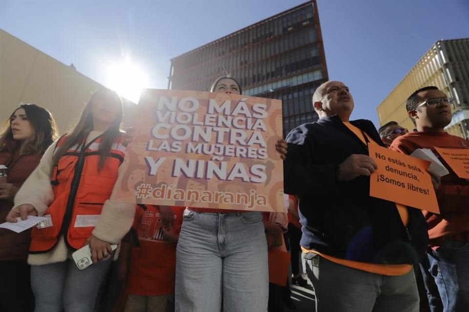 En el Poder Judicial Federal realizaron una manifestación pacífica para conmemorar el Día internacional sobre la eliminación de la violencia contra mujeres y niñas.
