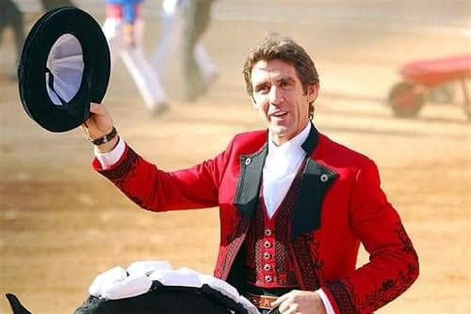 El rejoneador Pablo Hermoso de Mendoza mostró su enojo y dolor tras la decisión de un juez de suspender las corridas de toros en la Plaza Nuevo Progreso de Guadalajara.