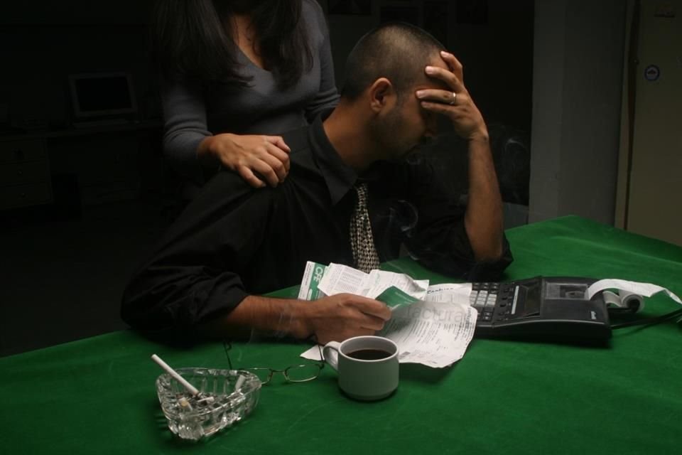 Si te encuentras endeudado, no te preocupes. Hay algunos consejos que puedes seguir para salir de deudas y mejorar tu salud financiera.