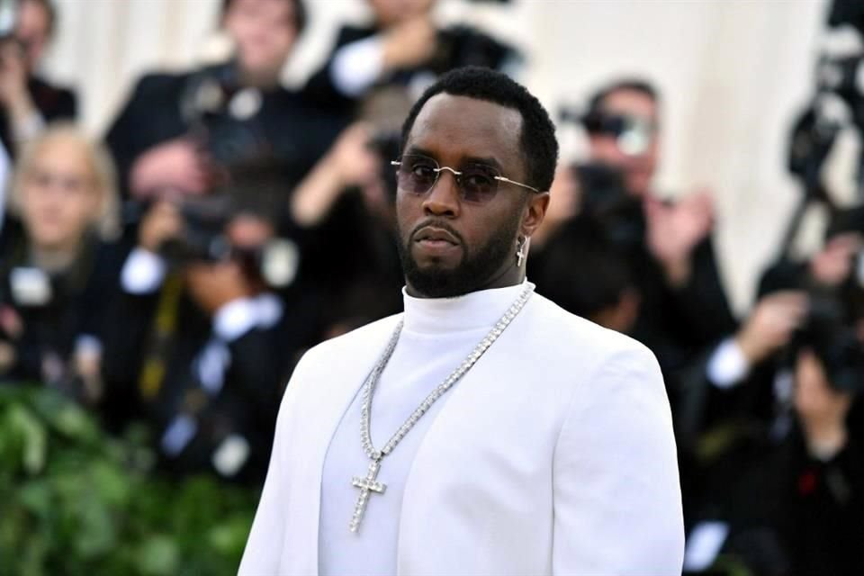 Tras ser acusado de violación y agresión sexual, Diddy dejó el cargo de presidente de su empresa Revolt Media.