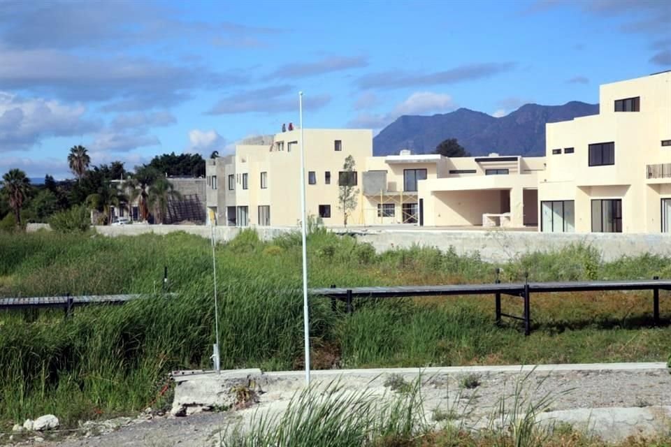 Un predio en una zona que corresponde a la ribera, en San Antonio Tlayacapan, fue escriturado en favor del político panista Jesús Arambul Solorio.